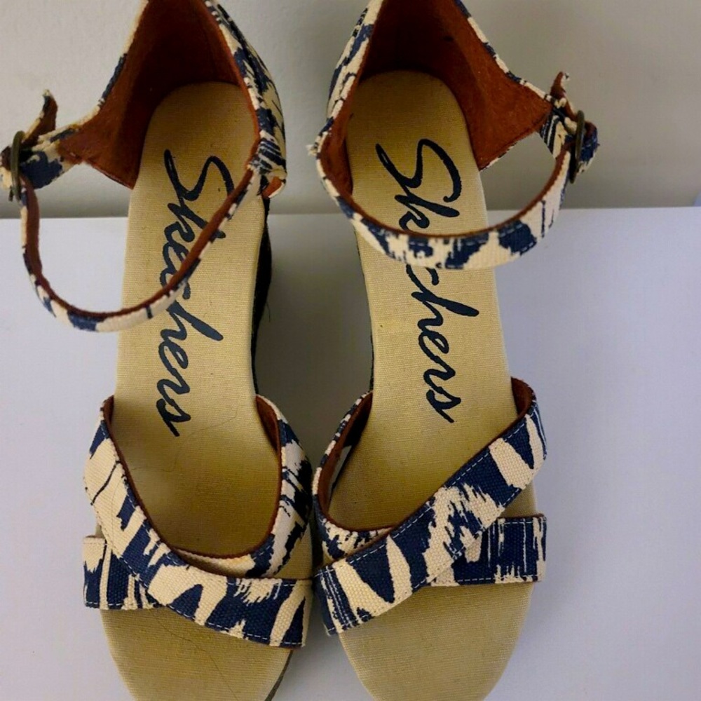 Women’s sandals; Size 9; Sketchers;  Navy and tan canvas.